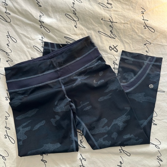 Lululemon Run: Inspire Crop II *All Full-On Luxtreme blue camo 4 - Picture 6 of 8